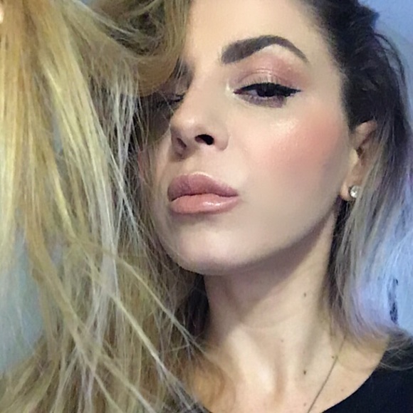 Meet your Posher, Roberta - Picture 1 of 4